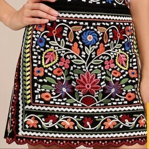 Women’s Lulu’s Embroidered Mini Skirt Black with embroidery Size M